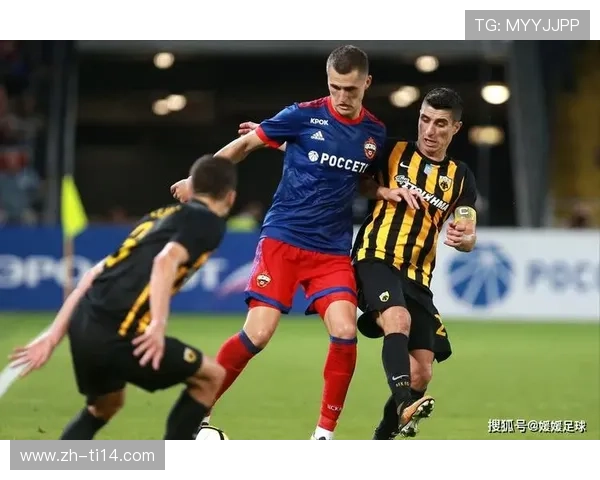 都灵vs科莫对攻战，半场即现两球引现场沸腾